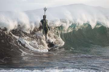Embate de las olas contra el Neptuno/Yoham Humbert